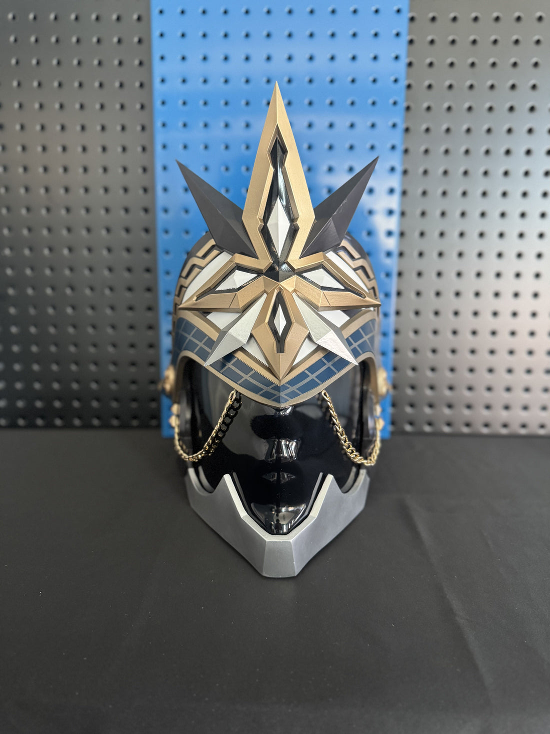 Capitano Cosplay Mask – Genshin Impact Wearable Helmet Prop
