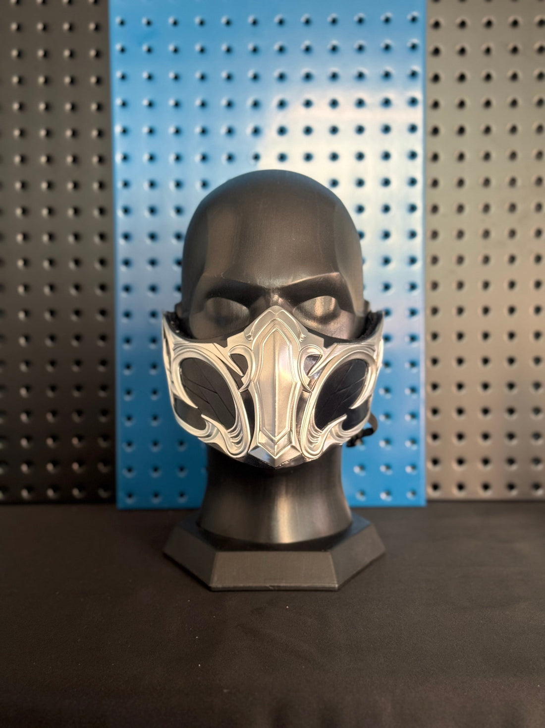 Sub-Zero (Bi-Han) Cosplay Mask – Mortal Kombat Wearable Helmet Prop